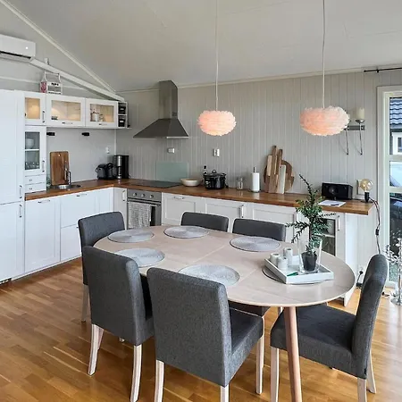 Cozy In Bjugn With Kitchen Moen (Sor-Trondelag)
